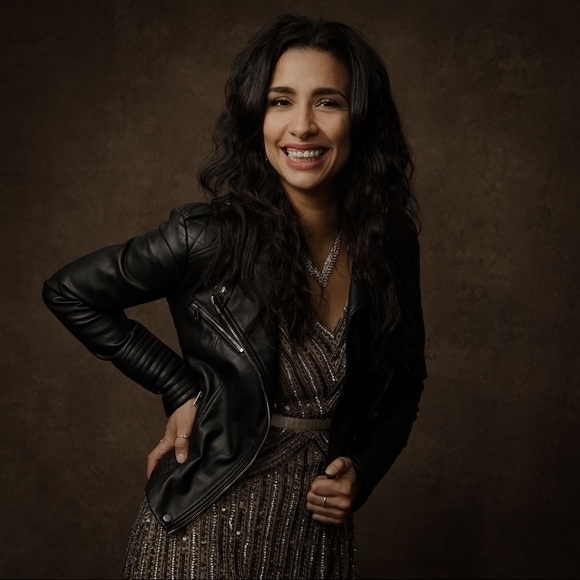 Meet your Posher, Ana - Picture 1 of 9